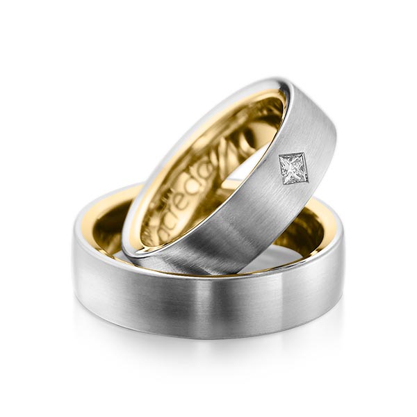 Paar bicolor Trauringe/Eheringe in außen Platin 600 , innen Gelbgold 750 mit zus. 0,12 ct. Prinzess-Diamant tw, si von acredo - A-1073-1