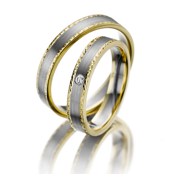 Paar bicolor Trauringe/Eheringe in Gelbgold 585 Weißgold 585 gehämmert Struktur, mit zus. 0,02 ct. Brillant tw, si - NP-1080-5 Paar bicolor Trauringe/Eheringe in Gelbgold 585 Weißgold 585 gehämmert Struktur, mit zus. 0,02 ct. Brillant tw, si - NP-1080-5