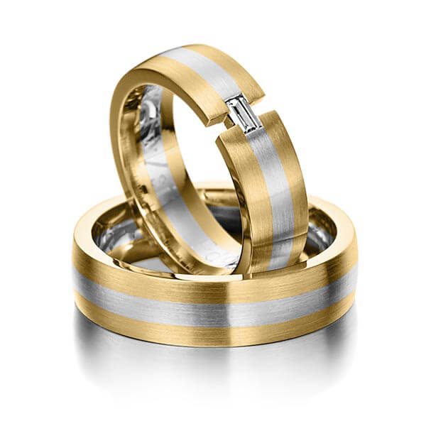 Paar bicolor Trauringe/Eheringe in Gelbgold 585 Weissgold 585 mit zus. 0,12 ct. Baguette-Diamant tw, vs von 123GOLD