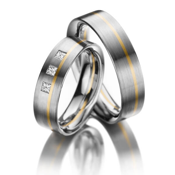 Paar bicolor Trauringe/Eheringe in Graugold 585 Weißgold 585 Gelbgold 585 mit zus. 0,21 ct. Prinzess-Diamant tw, si von Steinberg - Q-1209-1 Paar bicolor Trauringe/Eheringe in Graugold 585 Weißgold 585 Gelbgold 585 mit zus. 0,21 ct. Prinzess-Diamant tw, si von Steinberg - Q-1209-1