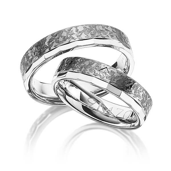 Paar bicolor Trauringe/Eheringe in Palladium 500 Weissgold 375 mit zus. 0,04 ct. Prinzess-Diamant tw, vs von Merii