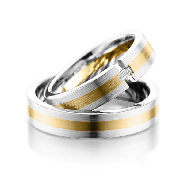 Paar bicolor Trauringe/Eheringe in Weißgold 585 Gelbgold 585 mit zus. 0,05 ct. Baguette-Diamant tw, vs von 123GOLD