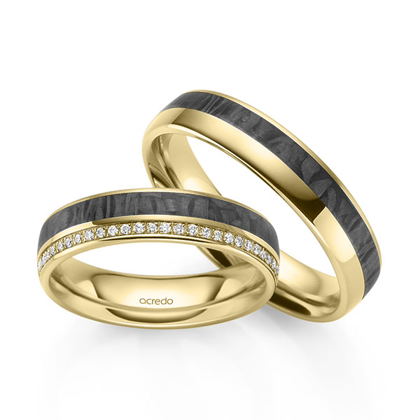 Paar Carbon Memoire-Trauringe/Eheringe in Gelbgold 585 Gelbgold 585 mit Carbon-Einzug halbausgefasst mit zus. 0,135 ct. Brillant tw, si von acredo