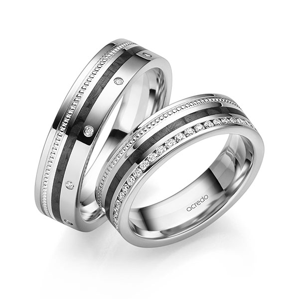 Paar Carbon Memoire-Trauringe/Eheringe in Platin 950 Platin 950 Carbon-Einzug vollausgefasst mit zus. 0,409 ct. Brillant tw, si tw, vs von acredo