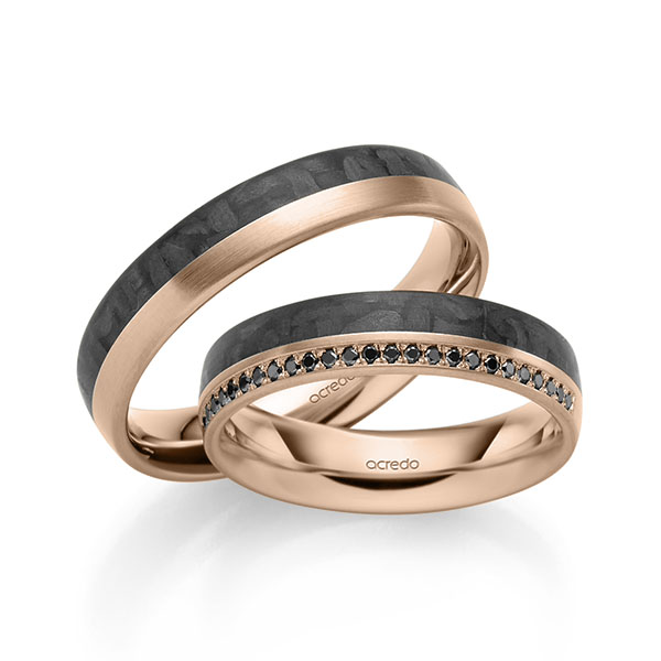 Paar Carbon Memoire-Trauringe/Eheringe in Rotgold 585 mit Carbon-Einzug halbausgefasst mit zus. 0,14 ct. Brillant schwarz von acredo