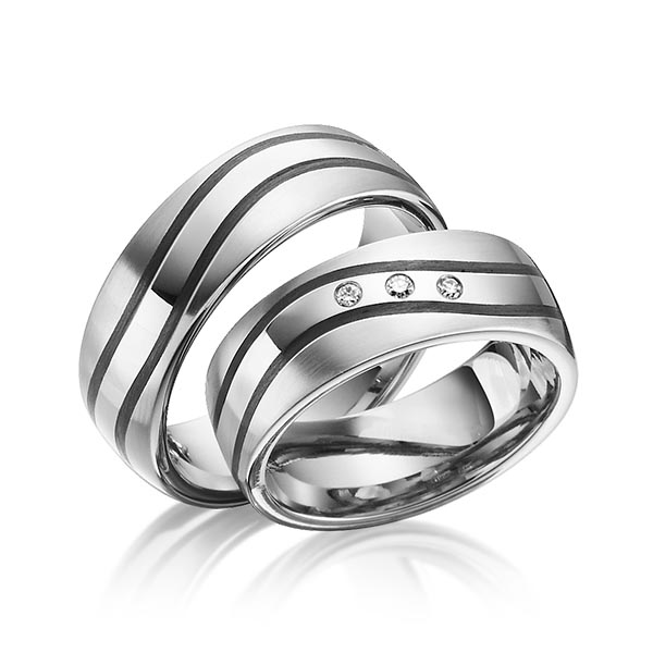 Paar Carbon Trauringe/Eheringe in Edelstahl mit zus. 0,045 ct. Brillant tw, si von 123gold - Y-1329-1 Paar Carbon Trauringe/Eheringe in Edelstahl mit zus. 0,045 ct. Brillant tw, si von 123gold - Y-1329-1