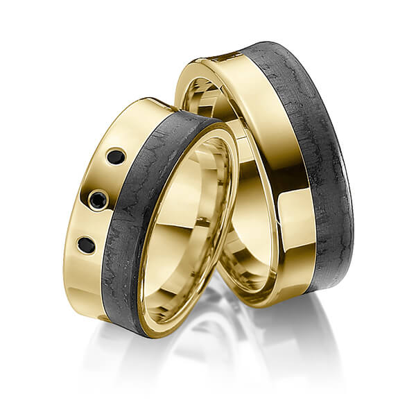 Paar Carbon Trauringe/Eheringe in Gelbgold 585 Gelbgold 585 Carbon-Einzug mit zus. 0,03 ct. Brillant schwarz von 123GOLD