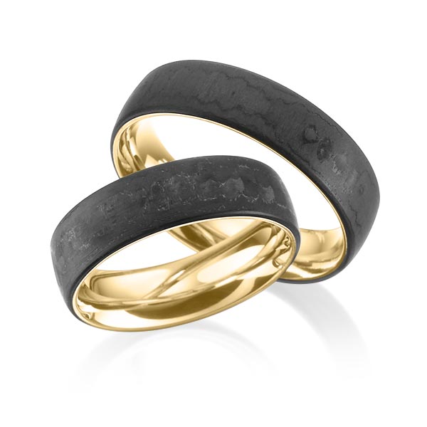 Paar Carbon Trauringe/Eheringe in Gelbgold 585 mit Carbon-Einzug von 123GOLD - Y-1317-2