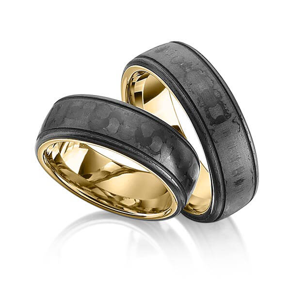 Paar Carbon Trauringe/Eheringe in Gelbgold 750 Carbon-Einzug von 123GOLD - Y-1318-2 Paar Carbon Trauringe/Eheringe in Gelbgold 750 Carbon-Einzug von 123GOLD - Y-1318-2