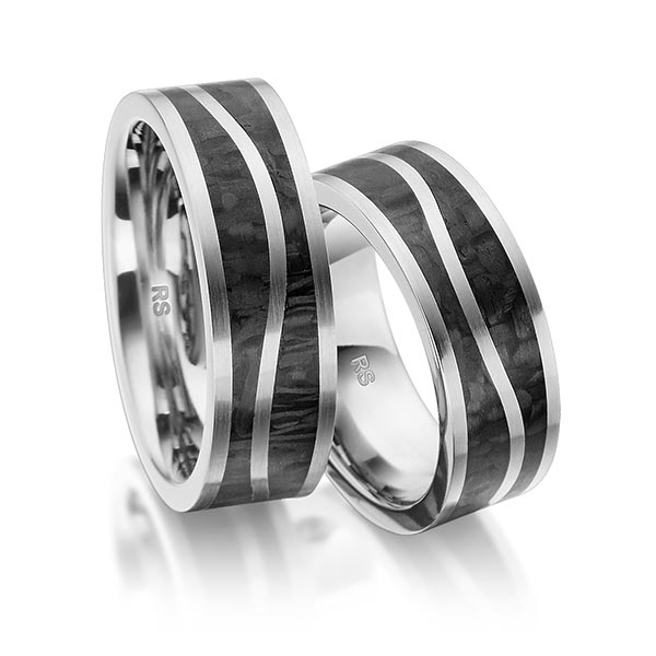 Paar Carbon Trauringe/Eheringe in Graugold 585 Graugold 585 mit Carbon-Einzug von acredo