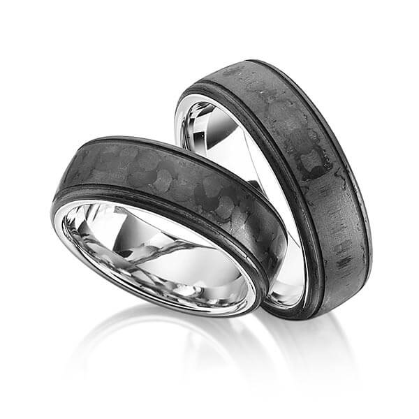 Paar Carbon Trauringe/Eheringe in Platin 600 Carbon-Einzug von 123GOLD - Y-1318-6 Paar Carbon Trauringe/Eheringe in Platin 600 Carbon-Einzug von 123GOLD - Y-1318-6