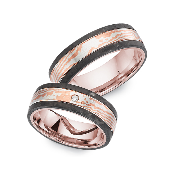 Paar Carbon Trauringe/Eheringe in Rotgold 585 Mokume Gane Silber 925 Kupfer Rotgold 585 Carbon-Einzug mit zus. 0,02 ct. Brillant tw, si 