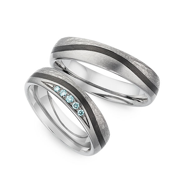 Paar Carbon Trauringe/Eheringe in Weißgold 585 mit zus. 0,07 ct. Brillant iceblue von Merii
