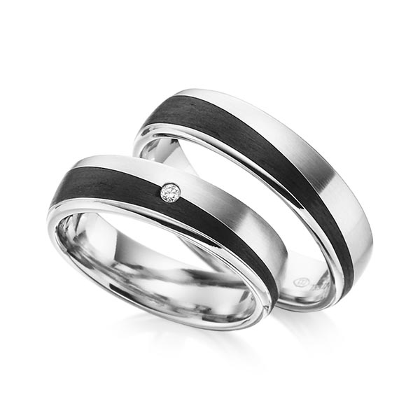 Paar Carbon Trauringe/Eheringe in Weißgold 585 Weißgold 585 Carbon-Einzug mit zus. 0,02 ct. Brillant tw, si von 123GOLD