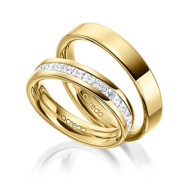 Paar klassische Memoire-Trauringe/Eheringe in außen Gelbgold 585 , innen Gelbgold 585 halbausgefasst mit zus. 0,98 ct. Prinzess-Diamant tw, si von acredo