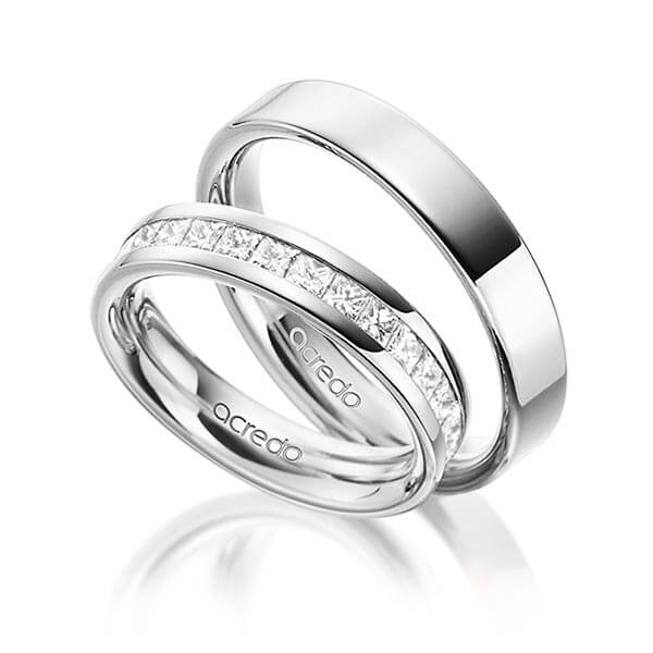 Paar klassische Memoire-Trauringe/Eheringe in außen Graugold 585 , innen Graugold 585 halbausgefasst mit zus. 0,98 ct. Prinzess-Diamant tw, si von acredo