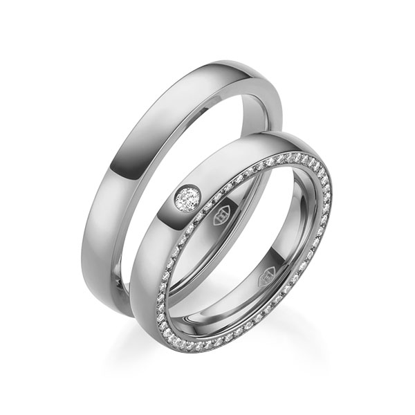 Paar klassische Memoire-Trauringe/Eheringe in außen Graugold 585 , innen Graugold 585 vollausgefasst mit zus. 0,31 ct. Brillant tw, si 