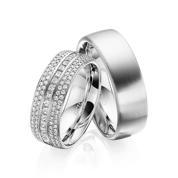 Paar klassische Memoire-Trauringe/Eheringe in außen Weißgold 585 , innen Weißgold 585 halbausgefasst mit zus. 1,12 ct. Brillant & Prinzess-Diamant tw, si von acredo