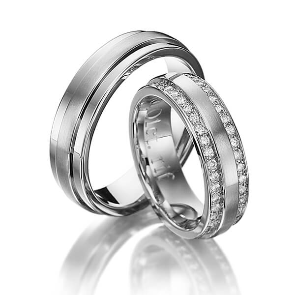 Paar klassische Memoire-Trauringe/Eheringe in Edelstahl vollausgefasst mit zus. 0,92 ct. Brillant tw, si von 123GOLD - Y-1149-3 Paar klassische Memoire-Trauringe/Eheringe in Edelstahl vollausgefasst mit zus. 0,92 ct. Brillant tw, si von 123GOLD - Y-1149-3