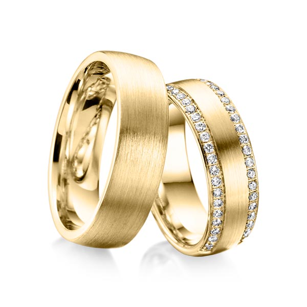 Paar klassische Memoire-Trauringe/Eheringe in Gelbgold 375 halbausgefasst mit zus. 0,44 ct. Brillant tw, si von Steinberg