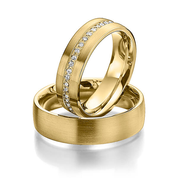 Paar klassische Memoire-Trauringe/Eheringe in Gelbgold 585 halbausgefasst mit zus. 0,21 ct. Brillant tw, si 