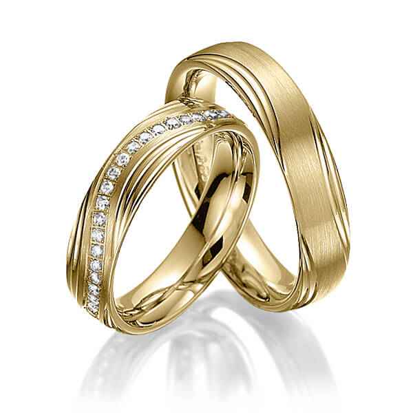 Paar klassische Memoire-Trauringe/Eheringe in Gelbgold 585 halbausgefasst mit zus. 0,21 ct. Brillant tw, si von Steinberg