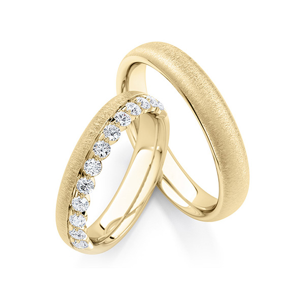 Paar klassische Memoire-Trauringe/Eheringe in Gelbgold 585 halbausgefasst mit zus. 0,48 ct. tw, si von Steinberg