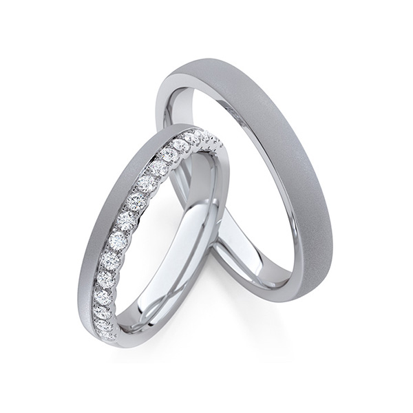 Paar klassische Memoire-Trauringe/Eheringe in Graugold 585 halbausgefasst mit zus. 0,32 ct. tw, si von Steinberg
