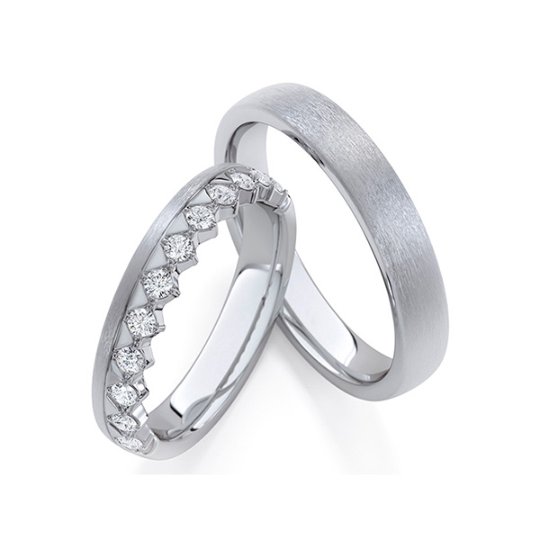 Paar klassische Memoire-Trauringe/Eheringe in Graugold 585 halbausgefasst mit zus. 0,36 ct. tw, si von Steinberg