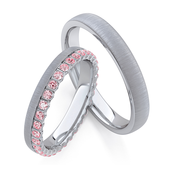 Paar klassische Memoire-Trauringe/Eheringe in Graugold 585 vollausgefasst mit zus. 0,66 ct. Pink von Steinberg