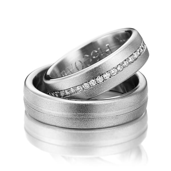 Paar klassische Memoire-Trauringe/Eheringe in Graugold dunkel 585 halbausgefasst mit zus. 0,22 ct. Brillant tw, si von Steinberg - Q-1214-4 Paar klassische Memoire-Trauringe/Eheringe in Graugold dunkel 585 halbausgefasst mit zus. 0,22 ct. Brillant tw, si von Steinberg - Q-1214-4