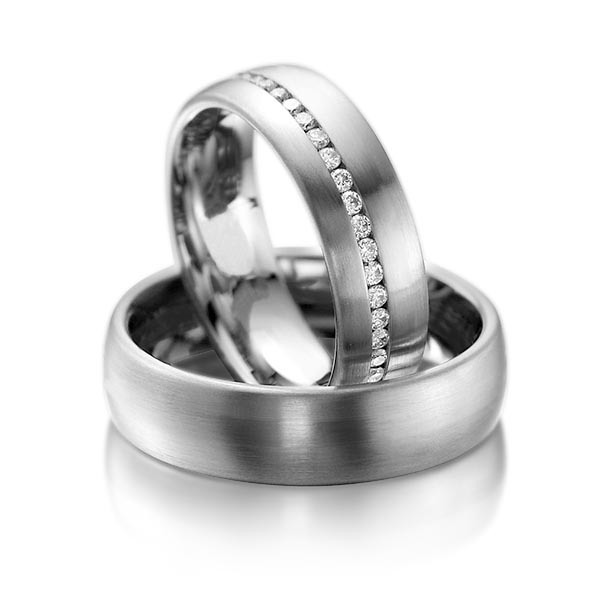 Paar klassische Memoire-Trauringe/Eheringe in Graugold dunkel 585 vollausgefasst mit zus. 0,47 ct. Brillant tw, si von acredo - A-1014-10 Paar klassische Memoire-Trauringe/Eheringe in Graugold dunkel 585 vollausgefasst mit zus. 0,47 ct. Brillant tw, si von acredo - A-1014-10