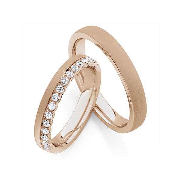 Paar klassische Memoire-Trauringe/Eheringe in Peach-Gold 585 halbausgefasst mit zus. 0,32 ct. tw, si von Steinberg - Q-1742-6 Paar klassische Memoire-Trauringe/Eheringe in Peach-Gold 585 halbausgefasst mit zus. 0,32 ct. tw, si von Steinberg - Q-1742-6