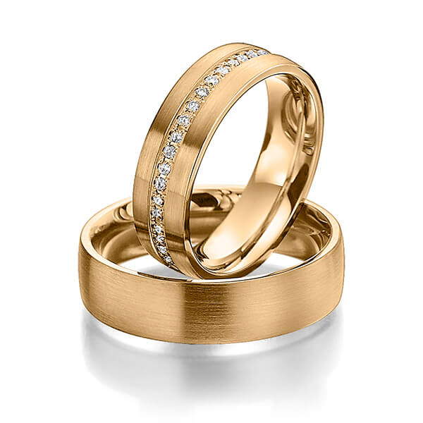 Paar klassische Memoire-Trauringe/Eheringe in Roségold 585 halbausgefasst mit zus. 0,21 ct. Brillant tw, si 