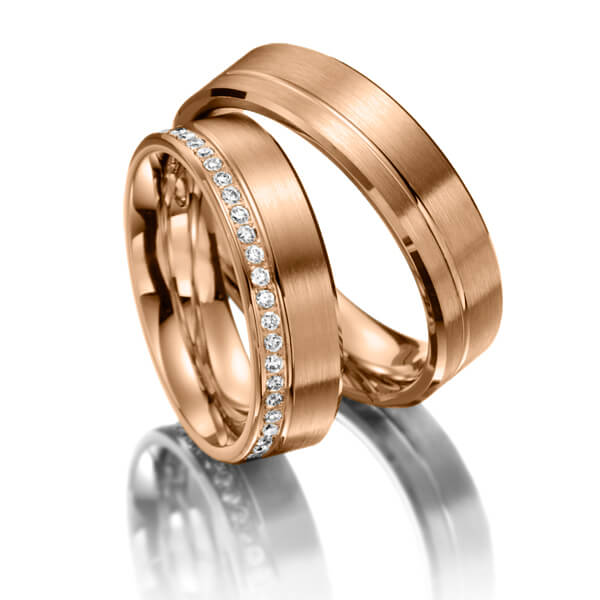Paar klassische Memoire-Trauringe/Eheringe in Rotgold 585 halbausgefasst mit zus. 0,21 ct. Brillant tw, si - NP-1135-4 Paar klassische Memoire-Trauringe/Eheringe in Rotgold 585 halbausgefasst mit zus. 0,21 ct. Brillant tw, si - NP-1135-4