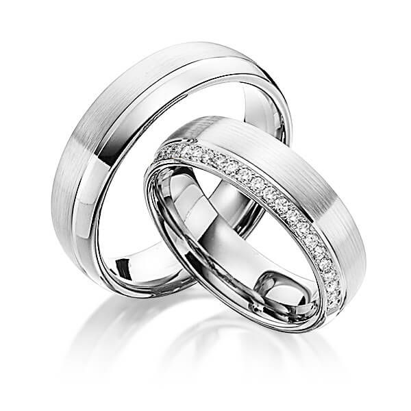 Paar klassische Memoire-Trauringe/Eheringe in Weißgold 585 halbausgefasst mit zus. 0,21 ct. Brillant tw, si von Steinberg