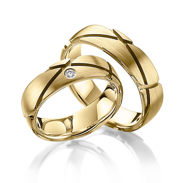 Paar klassische Trauringe/Eheringe in aussen Gelbgold 585 , innen Gelbgold 585 mit zus. 0,04 ct. Brillant tw, si von Steinberg