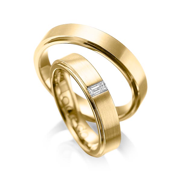 Paar klassische Trauringe/Eheringe in außen Gelbgold 585 , innen Gelbgold 585 mit zus. 0,12 ct. Baguette-Diamant tw, vs von acredo - A-1054-11 Paar klassische Trauringe/Eheringe in außen Gelbgold 585 , innen Gelbgold 585 mit zus. 0,12 ct. Baguette-Diamant tw, vs von acredo - A-1054-11