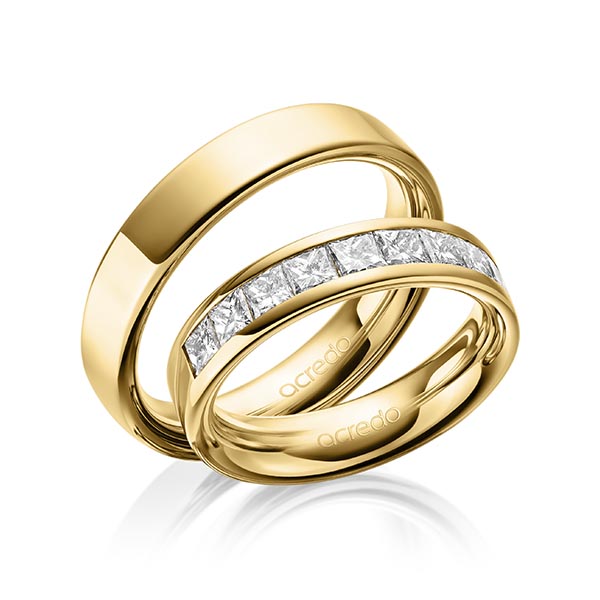 Paar klassische Trauringe/Eheringe in aussen Gelbgold 585 , innen Gelbgold 585 mit zus. 1,2 ct. Prinzess-Diamant tw, si von acredo