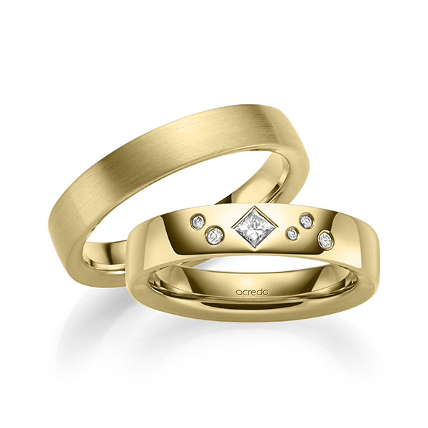 Paar klassische Trauringe/Eheringe in aussen Gelbgold 750 , innen Gelbgold 750 mit zus. 0,146 ct. Brillant & Prinzess-Diamant tw, si von acredo - A-2133-6 Paar klassische Trauringe/Eheringe in aussen Gelbgold 750 , innen Gelbgold 750 mit zus. 0,146 ct. Brillant & Prinzess-Diamant tw, si von acredo - A-2133-6