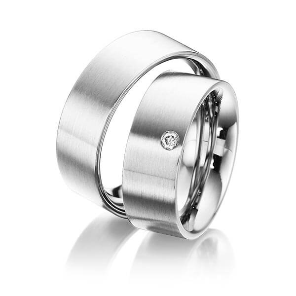 Paar klassische Trauringe/Eheringe in außen Graugold 585 , innen Graugold 585 mit zus. 0,05 ct. Brillant tw, si von 123GOLD