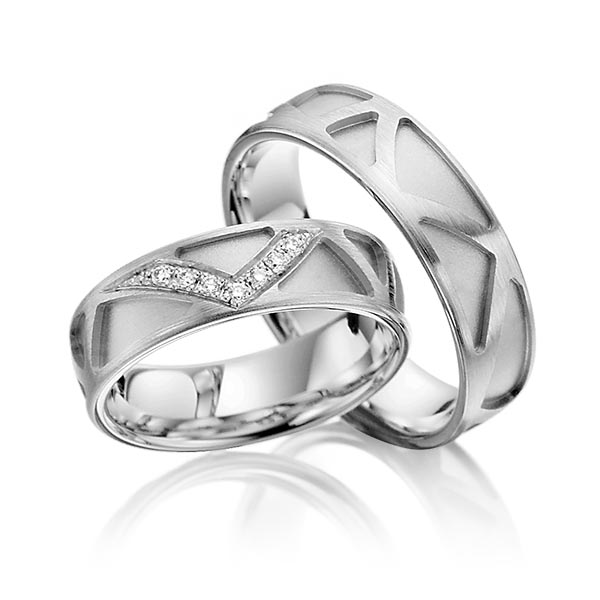 Paar klassische Trauringe/Eheringe in außen Graugold 585 , innen Graugold 585 mit zus. 0,07 ct. Brillant tw, si von Steinberg