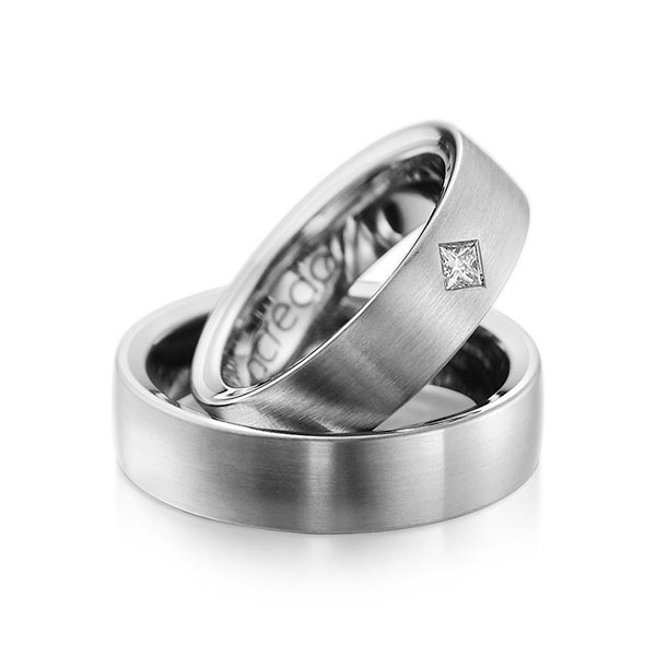 Paar klassische Trauringe/Eheringe in außen Platin-Palladium 600 , innen Platin-Palladium 600 mit zus. 0,12 ct. Prinzess-Diamant tw, si von acredo - A-1073-11