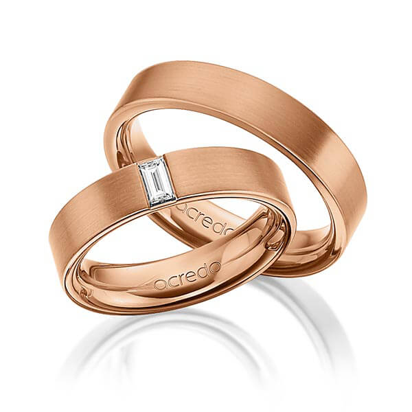 Paar klassische Trauringe/Eheringe in außen Rotgold 585 , innen Rotgold 585 mit zus. 0,2 ct. Baguette-Diamant tw, vs von acredo - A-1470-7 Paar klassische Trauringe/Eheringe in außen Rotgold 585 , innen Rotgold 585 mit zus. 0,2 ct. Baguette-Diamant tw, vs von acredo - A-1470-7