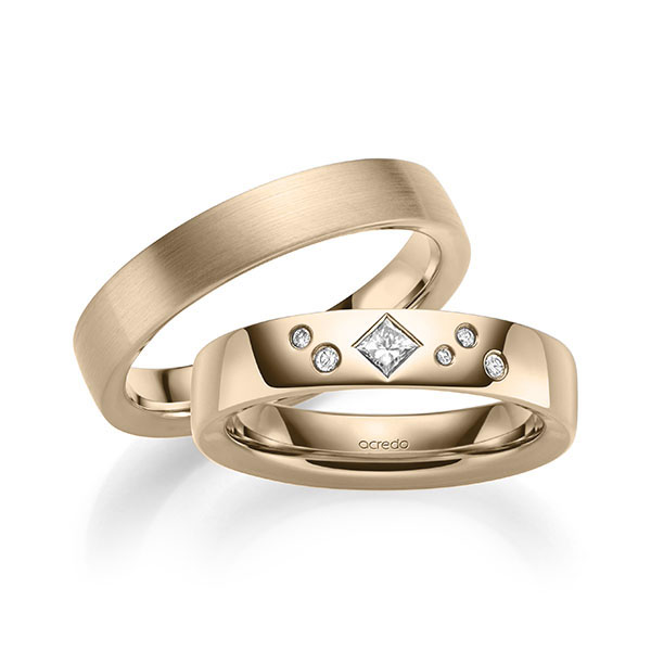Paar klassische Trauringe/Eheringe in aussen Signature Gold 750 , innen Signature Gold 750 mit zus. 0,146 ct. Brillant & Prinzess-Diamant tw, si von acredo - A-2133-9 Paar klassische Trauringe/Eheringe in aussen Signature Gold 750 , innen Signature Gold 750 mit zus. 0,146 ct. Brillant & Prinzess-Diamant tw, si von acredo - A-2133-9