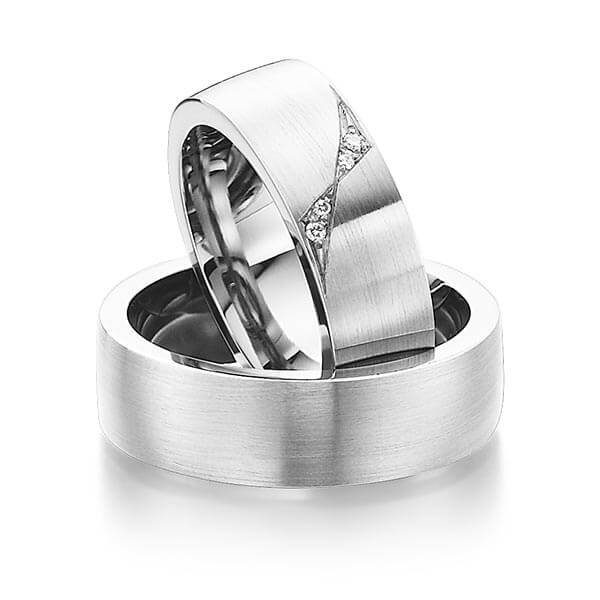 Paar klassische Trauringe/Eheringe in außen Weißgold 585 , innen Weißgold 585 mit zus. 0,05 ct. Brillant tw, si von 123GOLD - Y-1303-8 Paar klassische Trauringe/Eheringe in außen Weißgold 585 , innen Weißgold 585 mit zus. 0,05 ct. Brillant tw, si von 123GOLD - Y-1303-8
