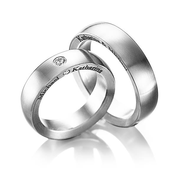 Paar klassische Trauringe/Eheringe in aussen Weissgold 585 , innen Weissgold 585 mit zus. 0,11 ct. Brillant tw, si von 123GOLD