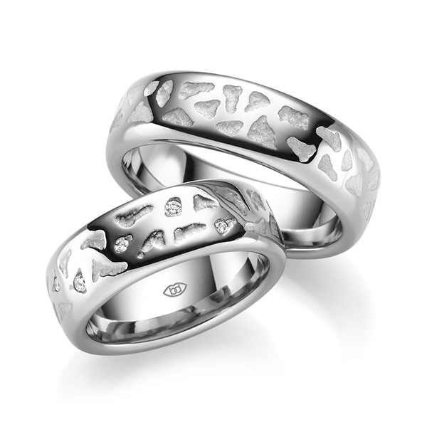 Paar klassische Trauringe/Eheringe in Edelstahl mit zus. 0,056 ct. Brillant tw, si von 123GOLD