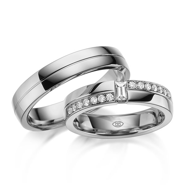 Paar klassische Trauringe/Eheringe in Edelstahl mit zus. 0,33 ct. Baguette-Diamant & Brillant r, if von 123GOLD - Y-1446-1