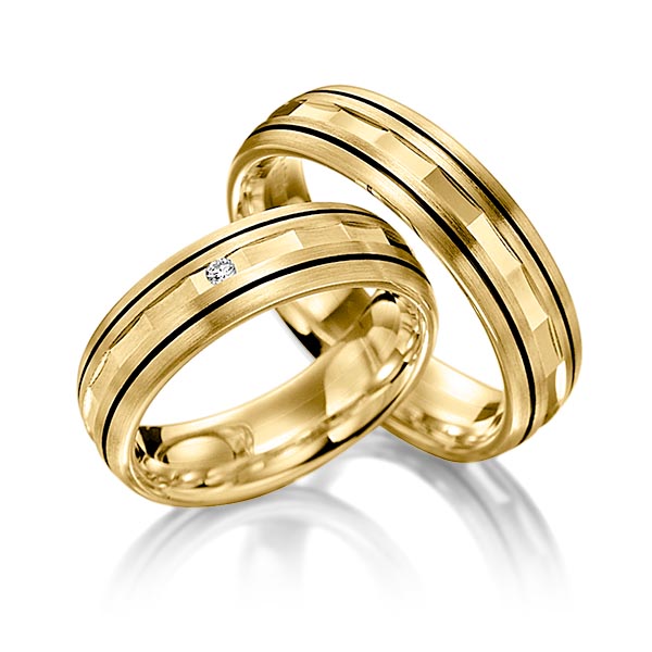 Paar klassische Trauringe/Eheringe in Gelbgold 375 mit zus. 0,02 ct. Brillant tw, si von Merii - M-1064-11